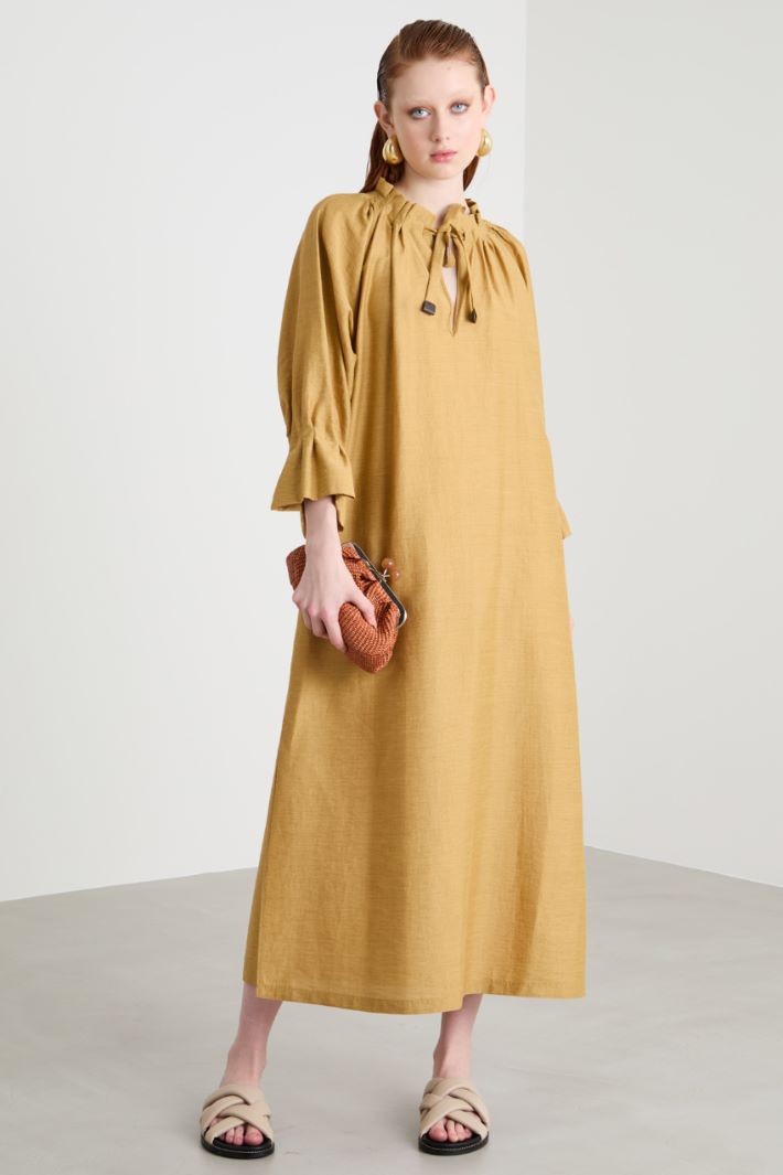 Abito lungo con maniche a palloncino Intrend