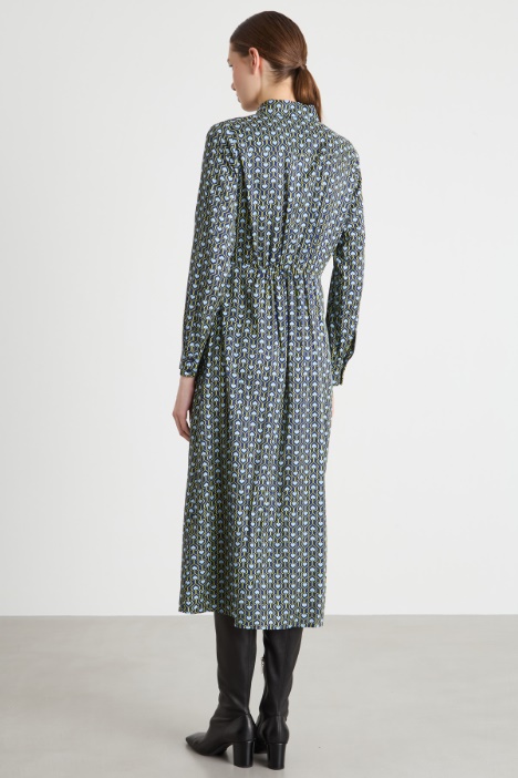 Vestido fluido de efecto cruzado