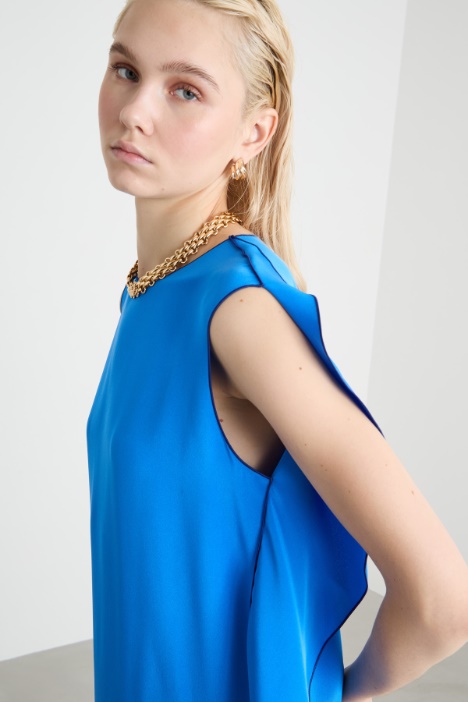 Abito lungo con maxi volant