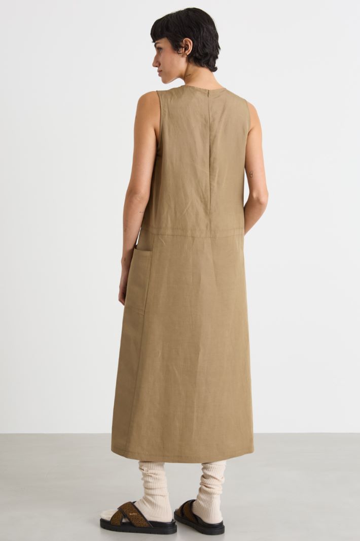 Abito smanicato lungo con tasche Intrend - 4