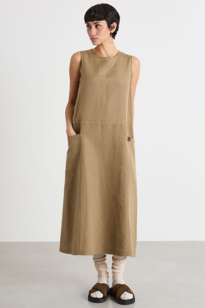 Abito smanicato lungo con tasche Intrend - 2