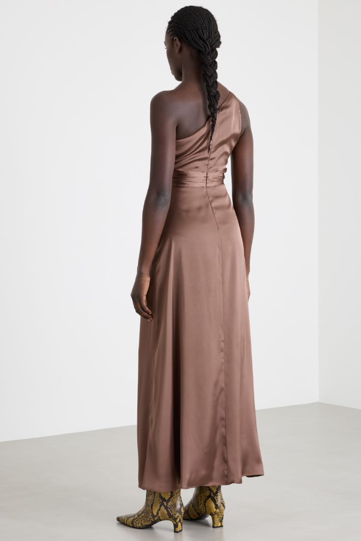 Abito monospalla in raso Intrend - 4