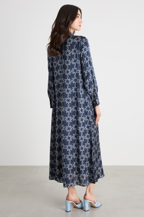 Abito lungo in raso stampato