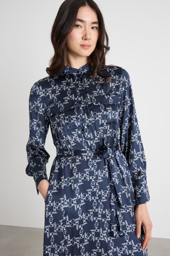 Long printed satin dress Intrend - 3