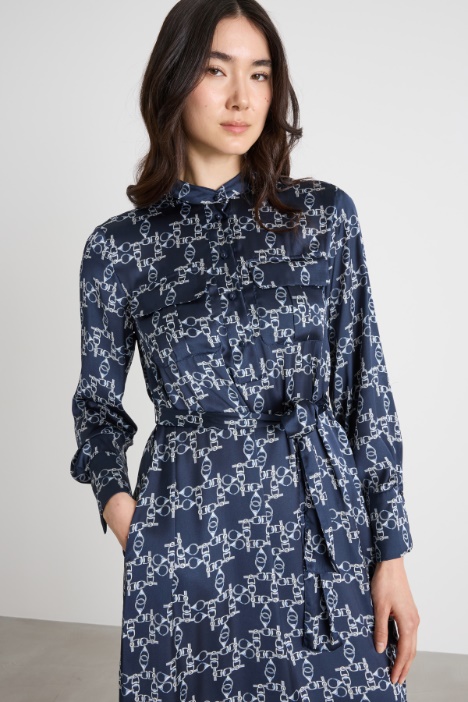 Abito lungo in raso stampato