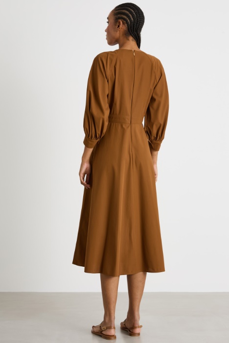 Abito midi con maniche a sbuffo