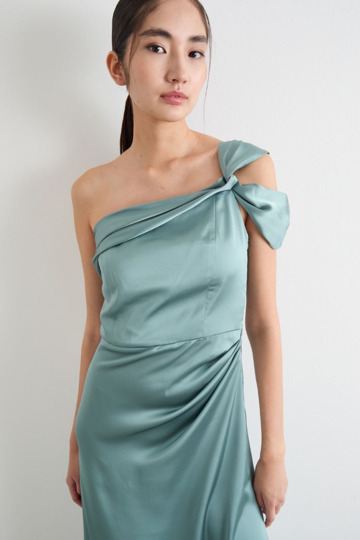 One-shoulder satin dress Intrend - 3