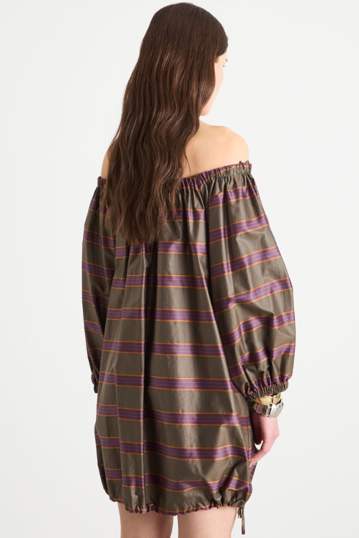 Abito corto off-shoulder Intrend - 4