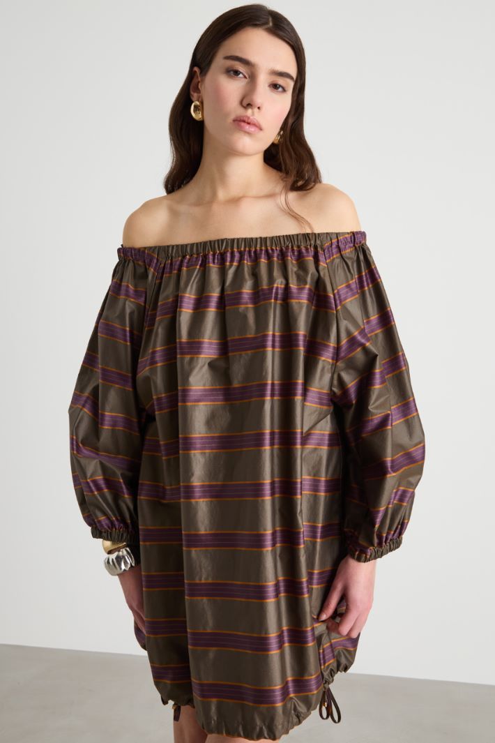 Abito corto off-shoulder Intrend - 2