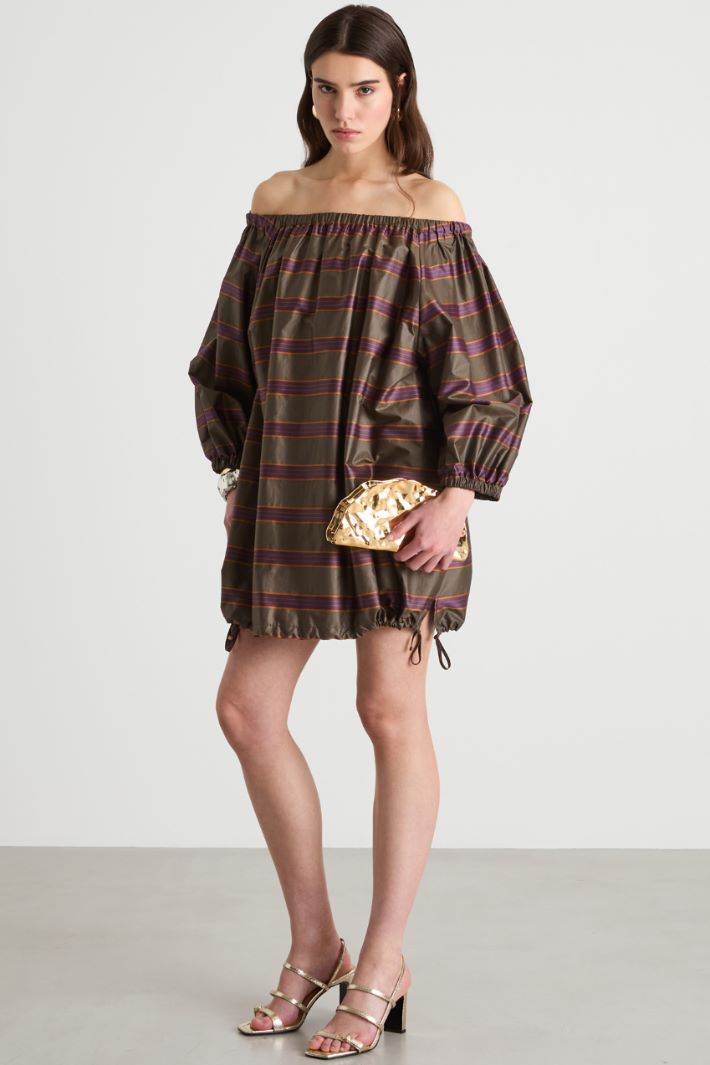 Abito corto off-shoulder Intrend