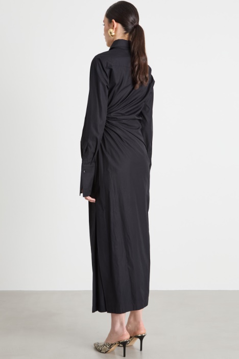 Abito aderente con drappeggio