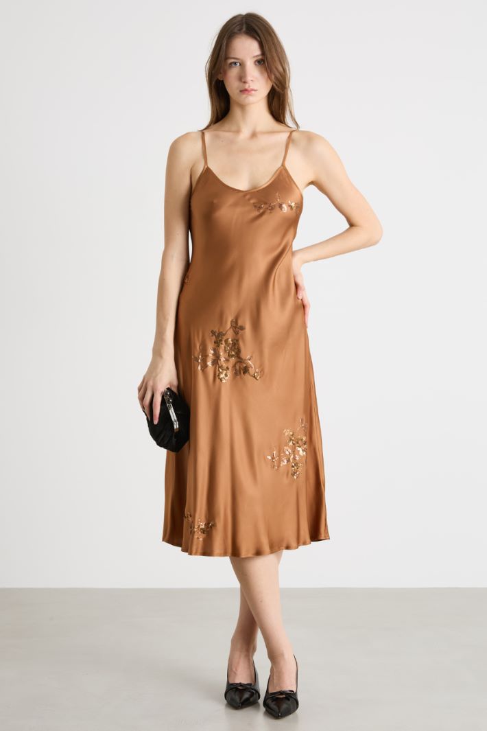 Embroidered satin slip dress Intrend - 2