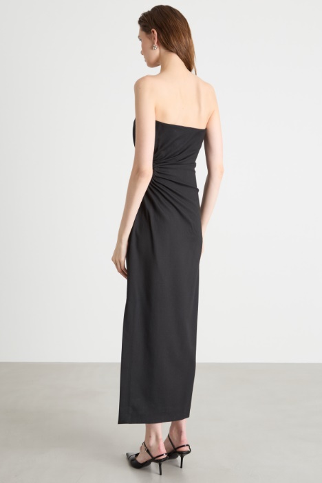 Abito bustier con cut-out laterale