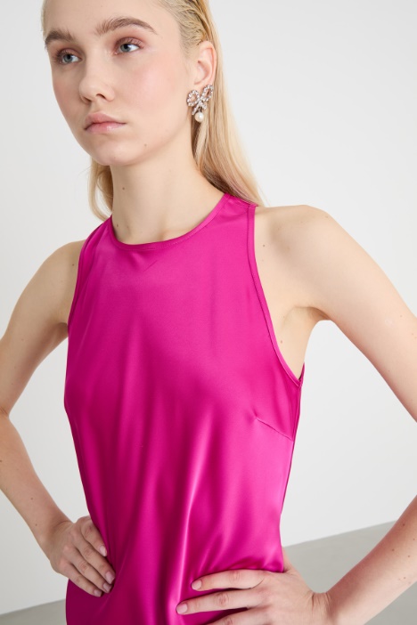 Abito lungo in raso fluido