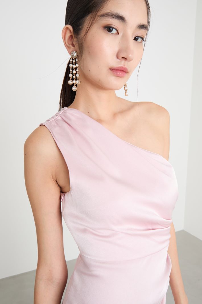 Satin one-shoulder dress Intrend - 3