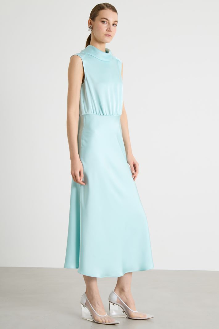 Abito midi in raso con collo alto Intrend - 2