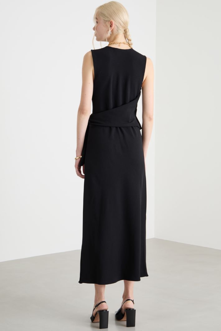 Satin wrap dress with ring detail Intrend - 4