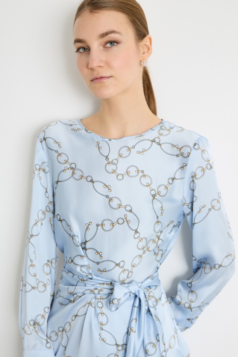 Abito in raso a fantasia