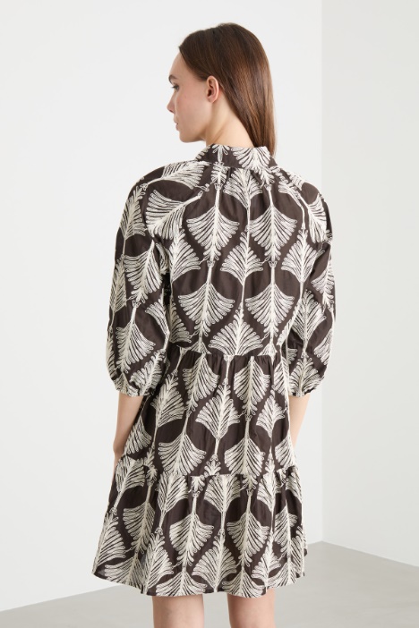 Vestido camisero de muselina bordada