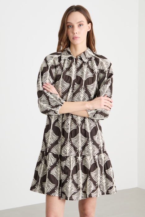 Vestido camisero de muselina bordada