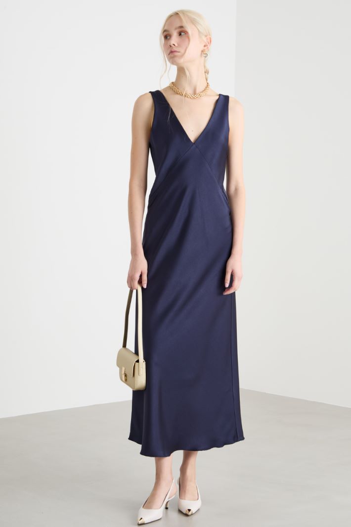 Fluid satin dress Intrend