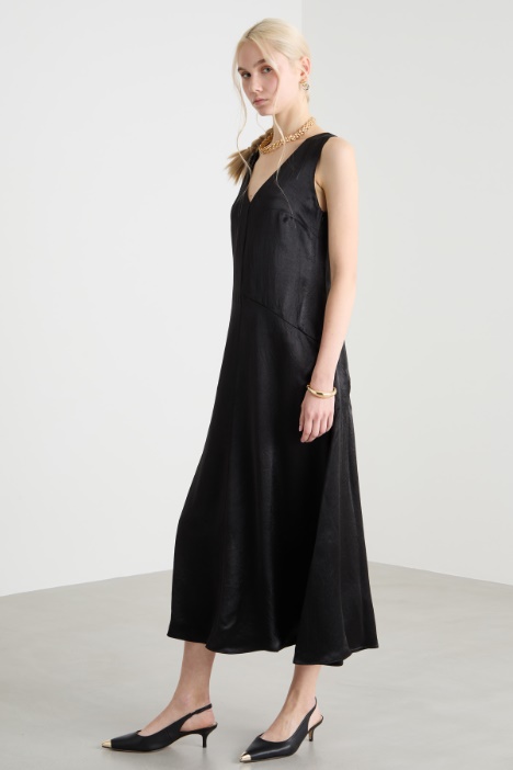 Abito fluido in raso