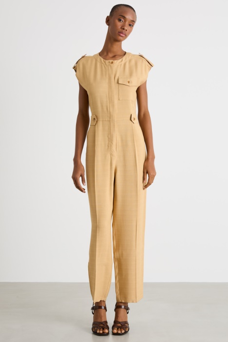 Tuta in tessuto fluido