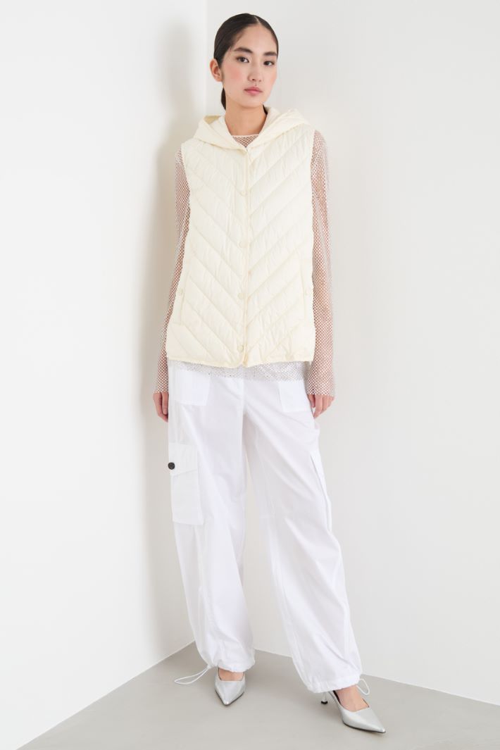 Gilet imbottito con cappuccio Intrend
