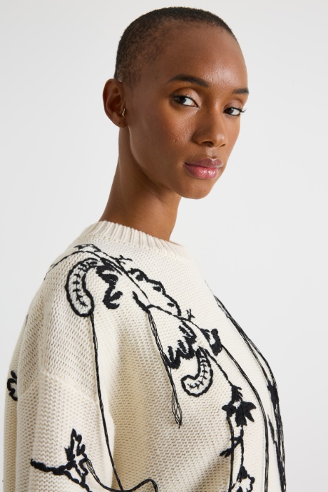 Abito in maglia ricamata