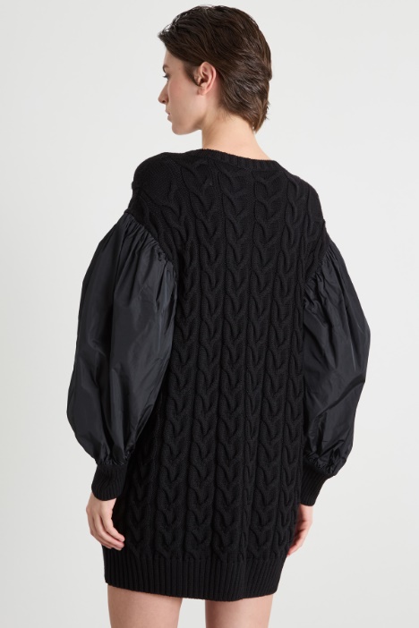 Abito in maglia con maniche a palloncino