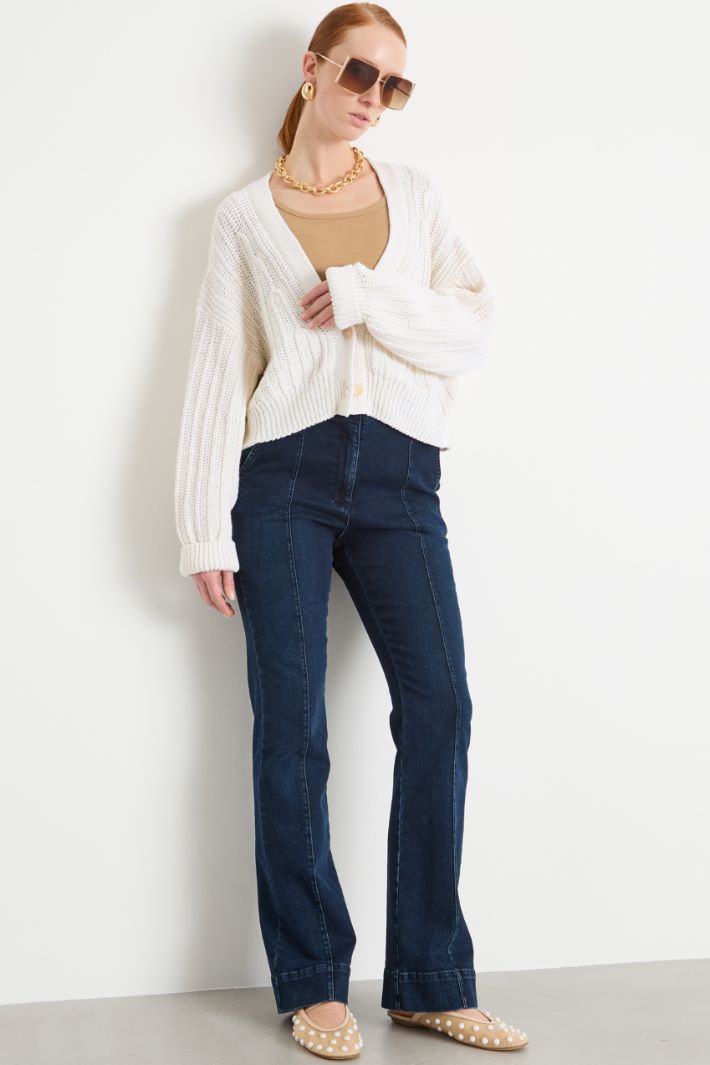 Deep V-Neck Cardigan Intrend