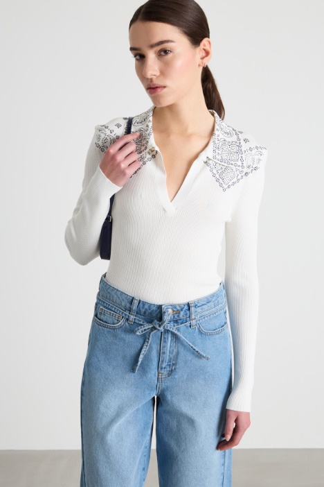 Maglia a coste con strass Intrend