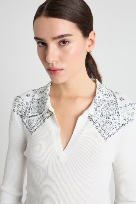 Jersey de canalé con pedrería