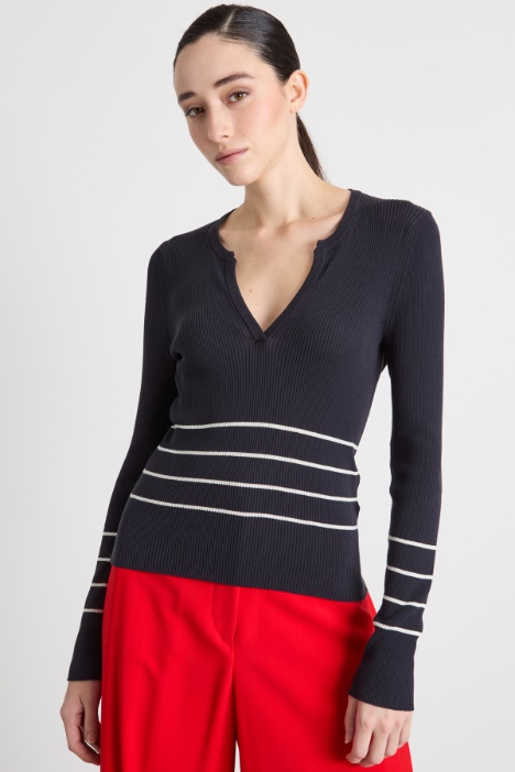 Fitted V-neck jumper Intrend