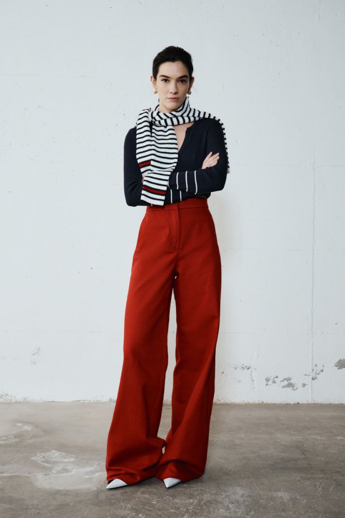 Maglia aderente con scollo a V Intrend - 5