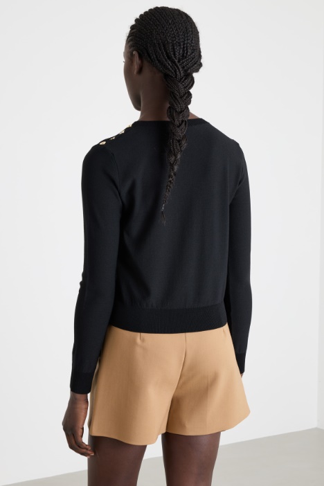 Maglia aderente con bottoni