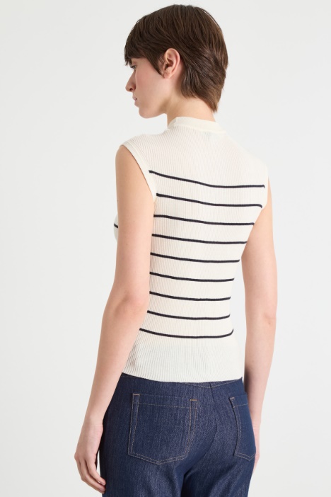 Maglia girocollo aderente senza maniche