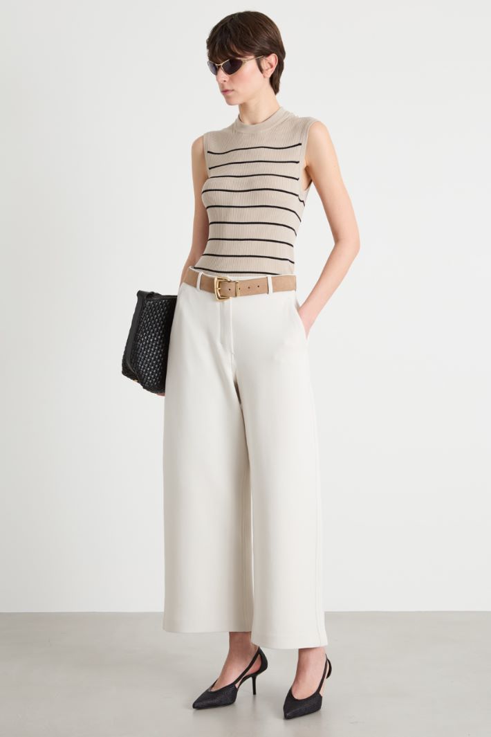 Fitted sleeveless crew-neck top Intrend