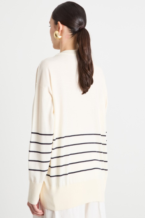 Maglia con ampio scollo