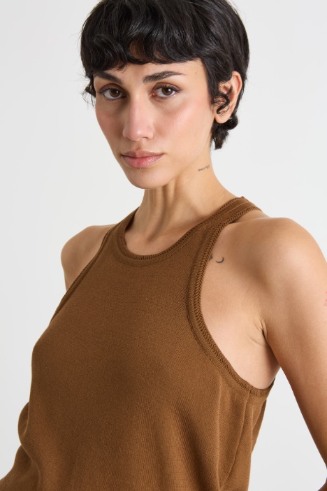 Canotta con scollo all'americana