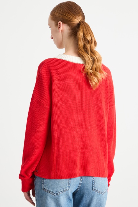 Maglia con scollo ricamato