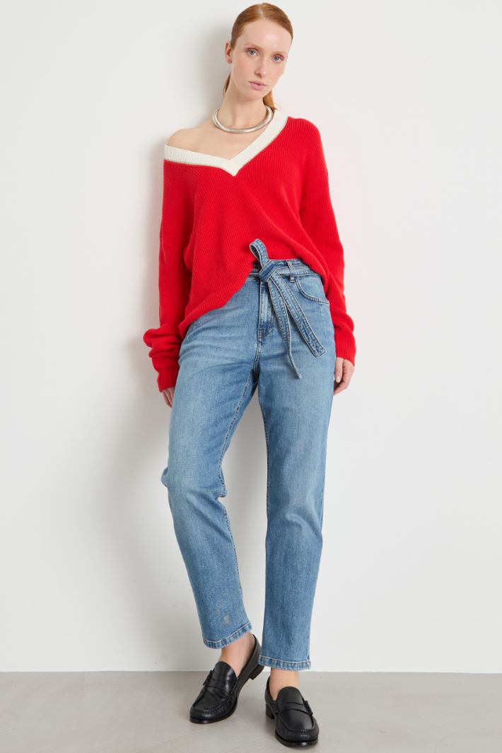 Maglia con scollo ricamato Intrend