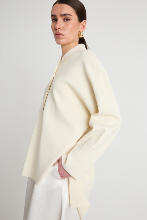 Maglia ampia modello polo