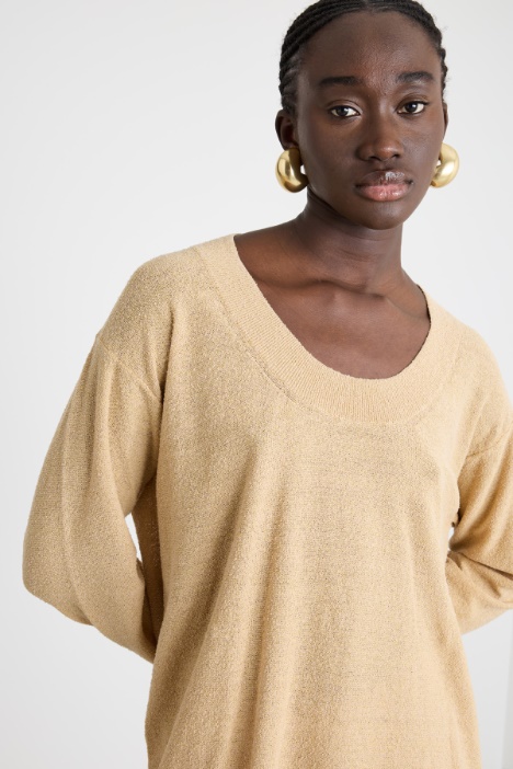 Maglia con ampio scollo