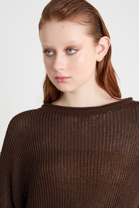 Maglia con ampia scollatura sulla schiena