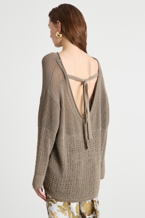 Maglia con ampia scollatura sulla schiena