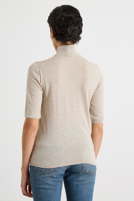 Maglia dolcevita con maniche tre quarti