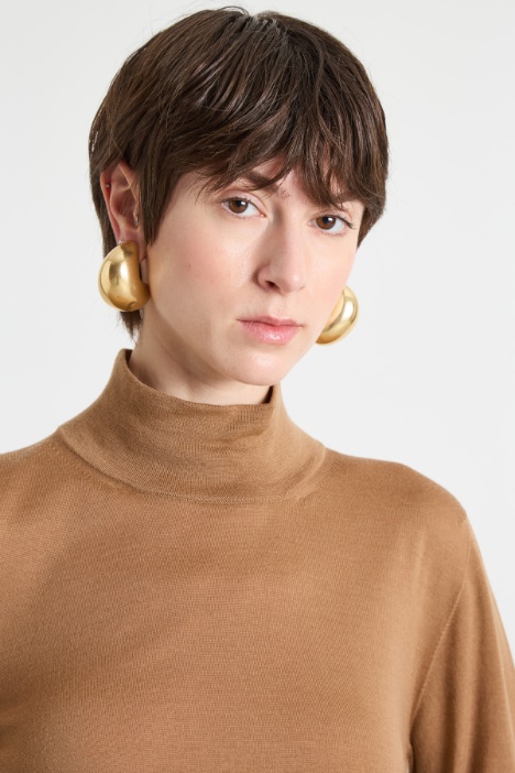 Maglia dolcevita con maniche tre quarti