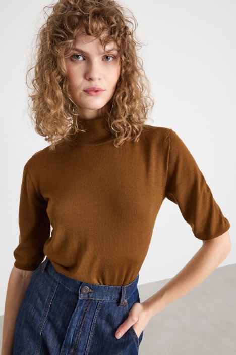 Maglia dolcevita con maniche tre quarti