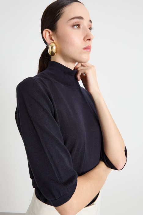 Maglia dolcevita con maniche tre quarti